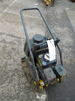 Vibrationsplatte "Bomag BP 12/50", - Macchine e apparecchi tecnici