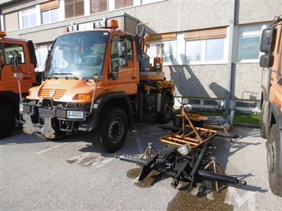 Zugmaschine "Mercedes Benz Unimog U500" mit aufgebautem Böschungsmähgerät "Mulag SB600", - Fahrzeuge und Technik ASFINAG