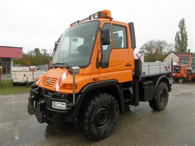 Zugmaschine "Mercedes Benz Unimog U300", - Fahrzeuge und Technik