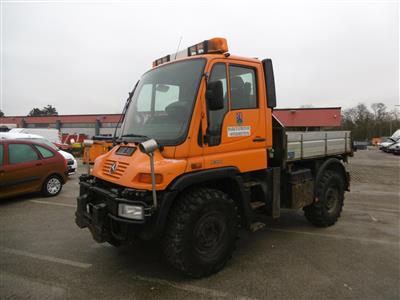 Zugmaschine "Mercedes Benz Unimog U300", - Macchine e apparecchi tecnici