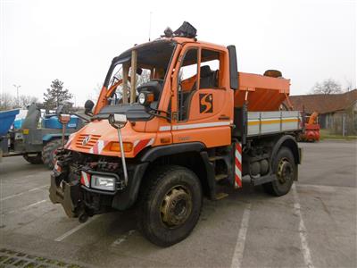 Zugmaschine "Mercedes Benz Unimog U400" mit Aufsatzstreuer "STA 2000", - Motorová vozidla a technika