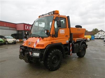 Zugmaschine "Mercedes Benz Unimog U300" mit Aufsatzstreuer "Gmeiner STA2500TC", - Macchine e apparecchi tecnici