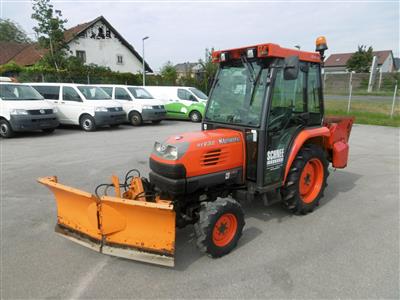 Zugmaschine "Kubota STV32" mit Frontschneepflug und Heckanbaustreuer, - Cars and vehicles