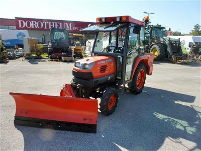 Zugmaschine "Kubota STV40" mit Frontschneepflug und Heckanbaustreuer, - Fahrzeuge und Technik