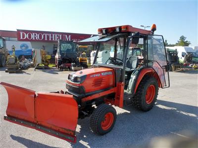 Zugmaschine "Kubota STV40" mit Frontschneepflug und Heckanbaustreuer, - Fahrzeuge und Technik