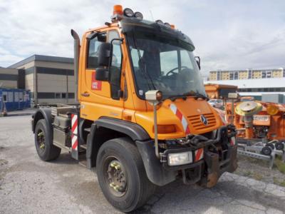 Zugmaschine "Mercedes Benz Unimog U400 Fahrgestell", - Automobily a vozidla