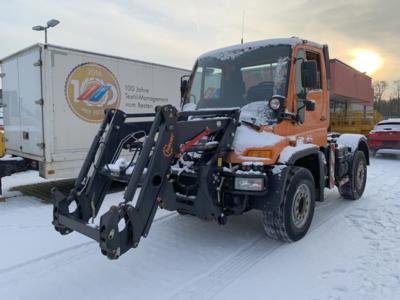 Zugmaschine "Mercedes Benz Unimog U400 Fahrgestell" mit Frontlader "Hauer", - Motorová vozidla a technika