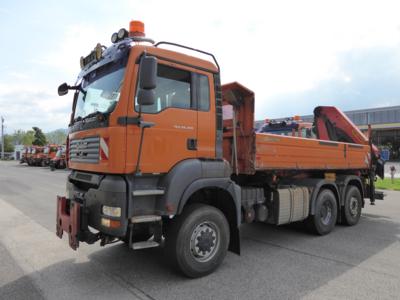 LKW "MAN TGA 28.400 6 x 4-4 BL Automatik (Euro 4)" mit Heckladekran "Palfinger PK23002" und Aufsatzstreuer, - Macchine e apparecchi tecnici