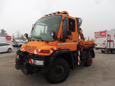 Selbstfahrende Arbeitsmaschine (Zugmaschine) "Mercedes-Benz Unimog U400", - Cars and vehicles