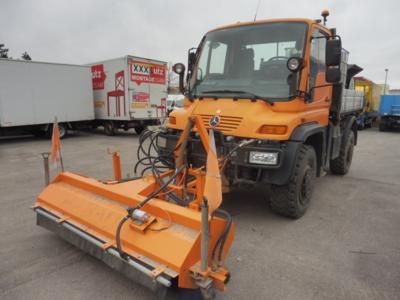 LKW "Mercedes-Benz Unimog U500 Kehrmaschine" - Fahrzeuge & Technik