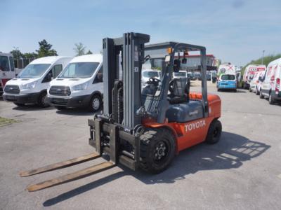 Frontgabelstapler "Forklift Truck CPCD 40", - Cars and vehicles