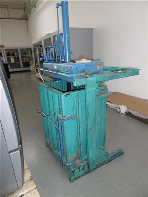 Papierpresse "Austropressen Roither K65", - Cars, construction- and forestry machinery