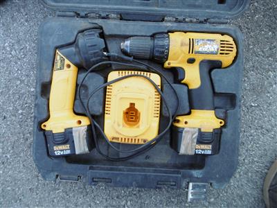 Akkubohrmaschine "DeWalt 12V 2.4 Ah NiCd", - Fahrzeuge und Technik Land NÖ