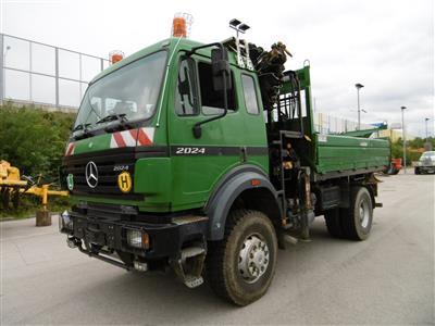 LKW "Mercedes 2024 AK/38" mit Ladekran HIAB 195/5, Dreiseitenkipper, - Motorová vozidla a technika