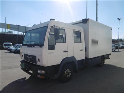 LKW "MAN 10-225 LLC", DK mit Kofferaufbau, Ladebordwand und Druckluftkompressor "Kaeser M32G", - Macchine e apparecchi tecnici