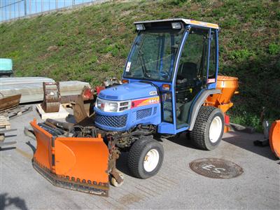 Kommunaltraktor "Iseki Hydro TM3200FH Allrad" mit schwenkbarem zweiteiligem Schneeschild und Streugerät, - Fahrzeuge und Technik