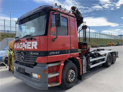 LKW "Mercedes Actros 2543" mit Mittelkran "Palfinger PK 14600C", Rotator und Hakenlift, - Motorová vozidla a technika