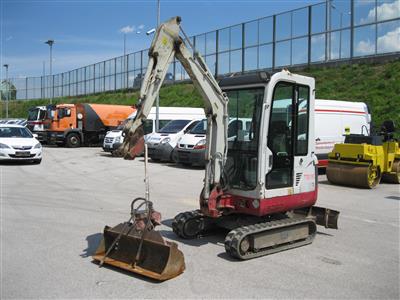 Gummikettenbagger "Takeuchi TB016" mit Böschungslöffel und Räumschild, - Fahrzeuge und Technik