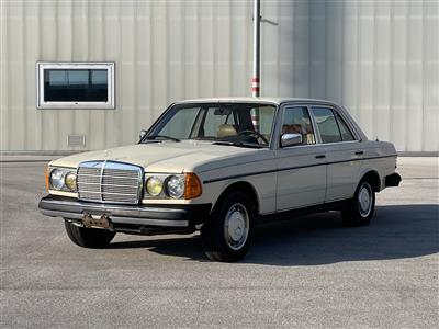 PKW "Mercedes-Benz 240 D", - Motorová vozidla a technika