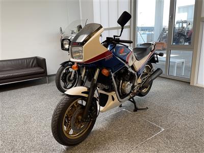 Motorrad "Honda RC15" - Motorová vozidla a technika