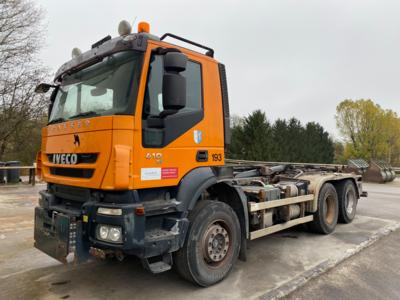 LKW "Iveco Trakker T410" mit Hackenlifter "Multilift LHT 25053", - Fahrzeuge und Technik