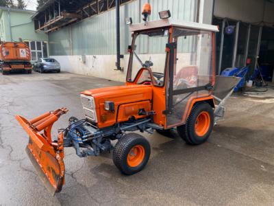 Zugmaschine "Hakotrac 2700DA" mit Schneeschild und Streuer, - Fahrzeuge und Technik