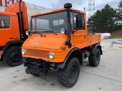 Zugmaschine "Unimog U 600 (407/100)" - Fahrzeuge und Technik