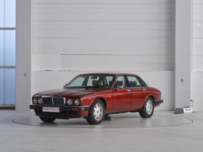 PKW Jaguar XJ6 3,2, - Motorová vozidla a technika