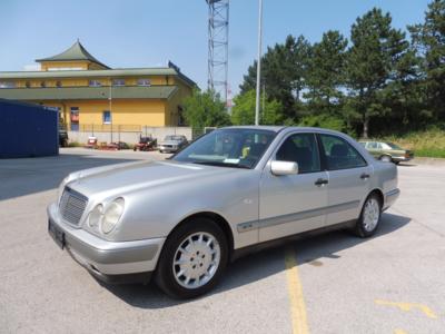 PKW "Mercedes-Benz E 230 Classic", - Fahrzeuge und Technik