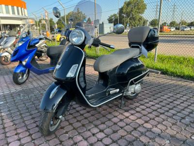 Motorrad "Vespa GTS 125", - Fahrzeuge und Technik