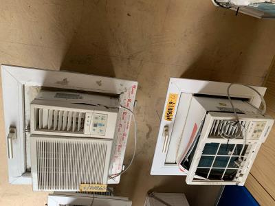 2 Klimageräte für Container mit 2 Fensterrahmen, - Macchine e apparecchi tecnici