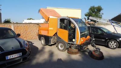 Kehr-  &  Saugmaschine "Bucher City Cat 20 20/45 km/h 4 x 4", - Cars and vehicles