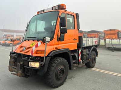 Zugmaschine "Unimog U400" mit 3-Seitenkipper, - Motorová vozidla a technika