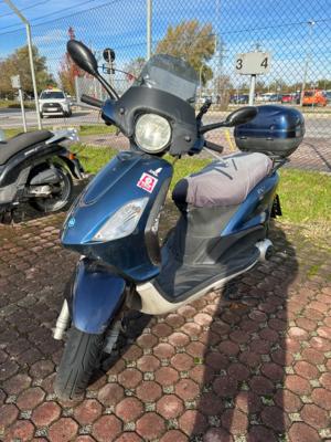 Motorrad "Piaggio Fly 125", - Fahrzeuge und Technik