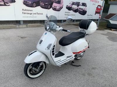 Motorrad "Piaggio Vespa GTS 300", - Cars and vehicles