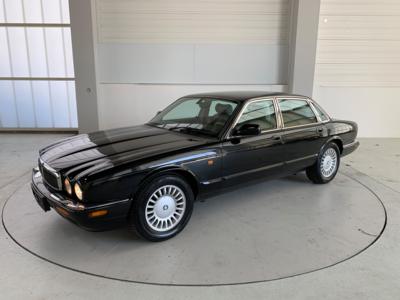 PKW "Jaguar XJ8 3,2 lt. Executive Automatik", - Fahrzeuge und Technik