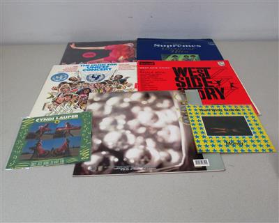 Konvolut Langspielplatten und Singles, - Postal Service - Special auction