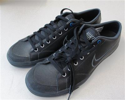 Paar Freizeitschuhe "Nike", - Postal Service - Special auction