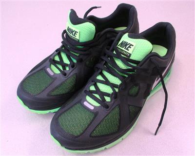 Paar Schuhe "Nike Air Max", - Postal Service - Special auction