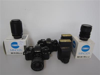 Analogkamera Minolta X-700, mit 2 Aufsteckblitze Metz 32 Z-2, - Special auction