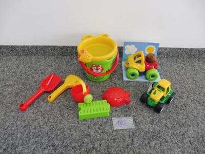 Kunststofffahrzeuge und Sandspielzeug, - Spielwaren & Bücher
