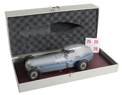 Märklin "Mercedes-Benz W25" - CLASSIC CARS and Automobilia