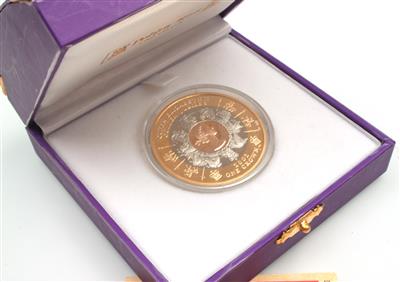 One Crown "Golden Jubilee Coin 2002" - Gioielli