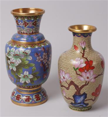 2 Cloisonné-Vasen - Antiques, art and jewellery