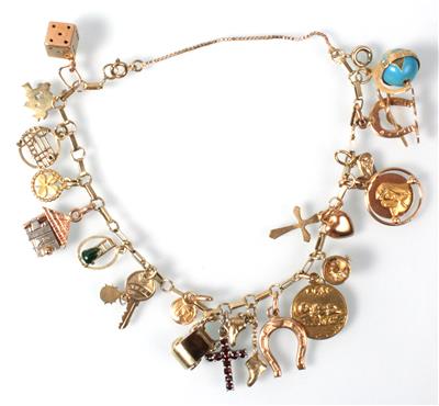 Armkette mit zahlreichen Anhängern - Antiques, art and jewellery
