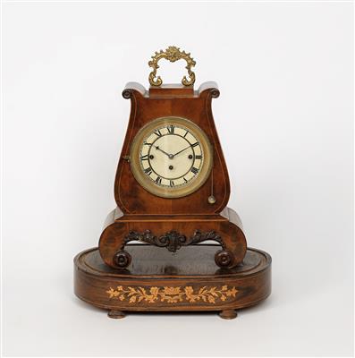 Spätbiedermeier Kommodenuhr um 1830/40 - online auction Kunst, Antiquitäten und Schmuck