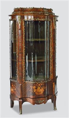 Neoklassizistische Vitrine in französischem Charakter um 1910/20 - Kunst, Antiquitäten und Schmuck