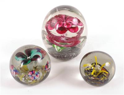 3 Briefbeschwerer (paperweight) - Kunst bis 500€