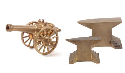 Modell einer Artilleriekanone und 2 Schmiedeambose - Antiques, art and jewellery