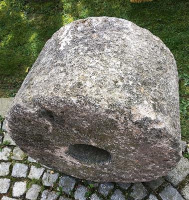 Alter Pressstein - Gartenmöbel und Gartendekoration